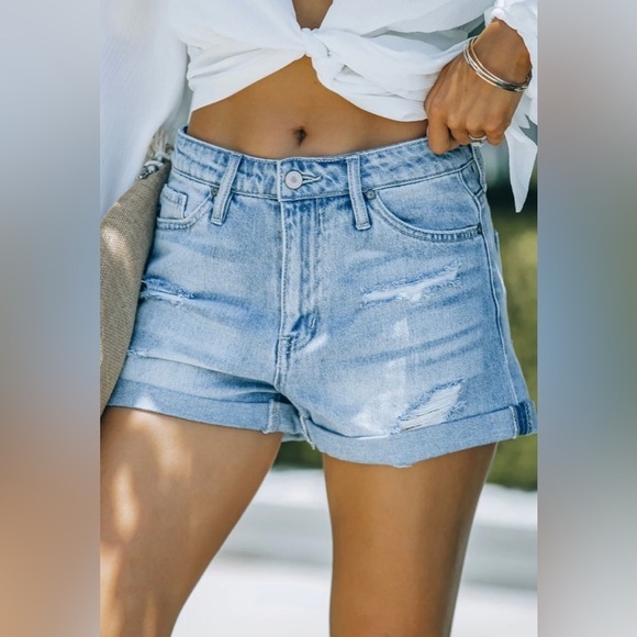 Kancan Ashford Distressed Cuffed Denim Shorts - Picture 4 of 16